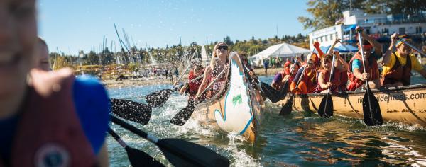 Participants paddling at day of the LongBoat