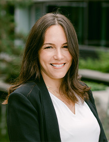 Headshot of Fernanda Bruce